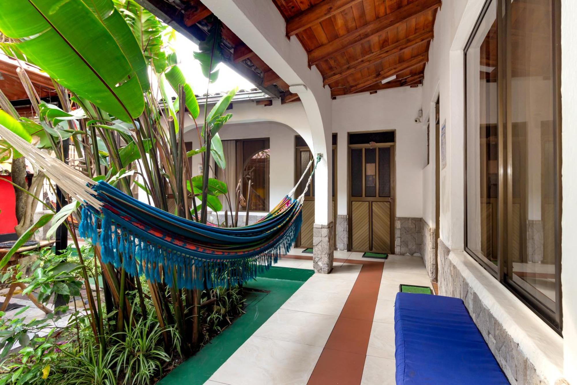 Santa Cruz Backpackers Hostal Banos  Exterior photo